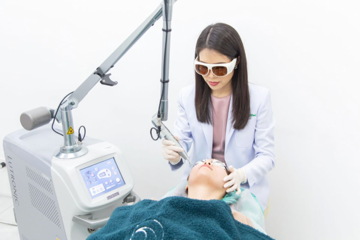 รักษารอยดำรอยแดง Lutronic Spectra Gold